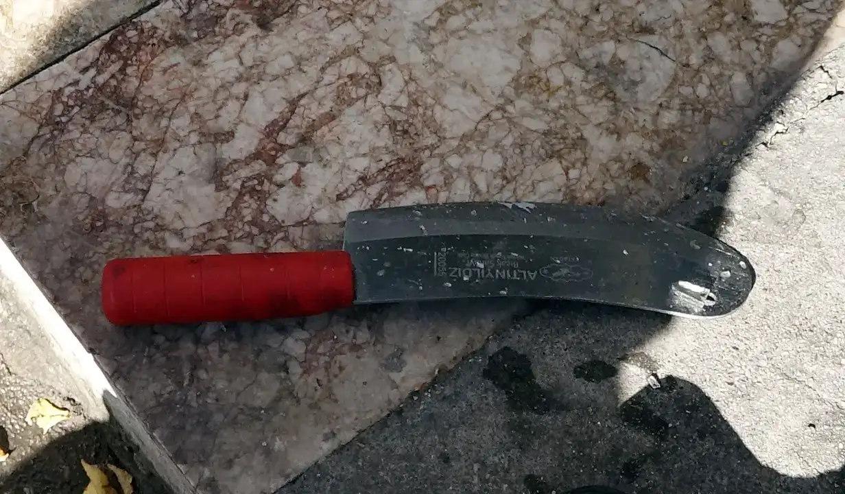 Elinde Satırla Fırını Ateşe Verdi, Dumandan Bayıldı 3